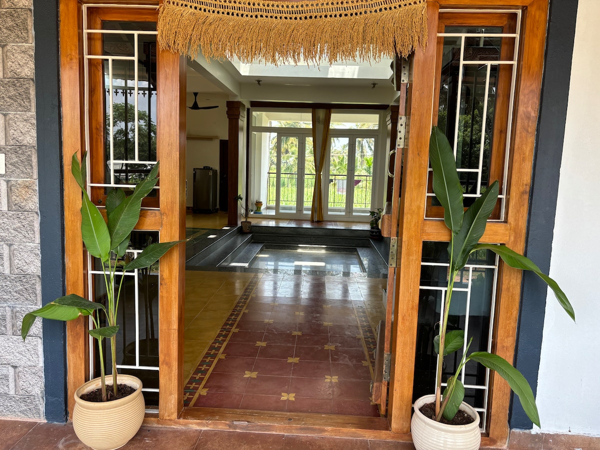 Honolu Farm stay: Luxury 4 room courtyard villa