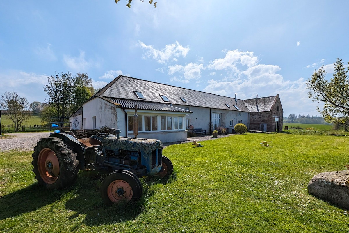 Comfy Farmstead with a view!