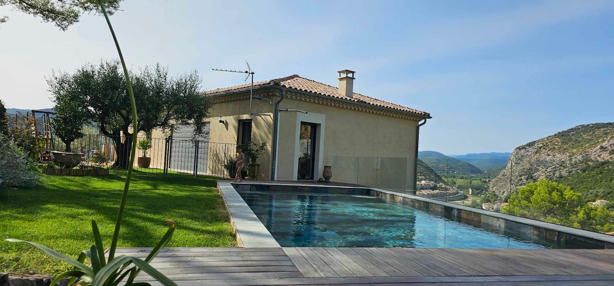 Maison piscine vue Cévennes