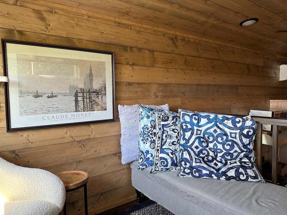 Cheat Lake: Modern Woodsy Tiny Cabin Unit C