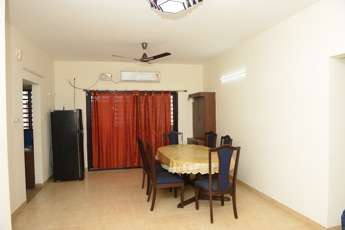 Spacious 3Bhk flat in prime locality