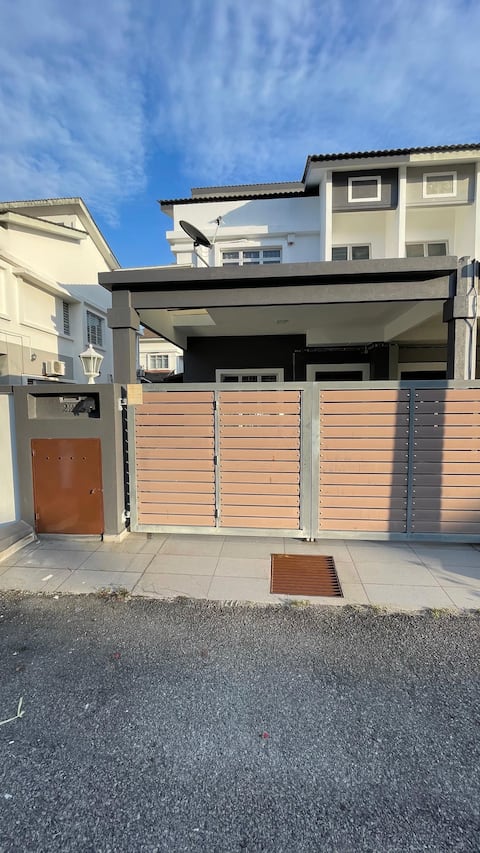 Family Homestay + Fast Wi-Fi + Netflix BSP