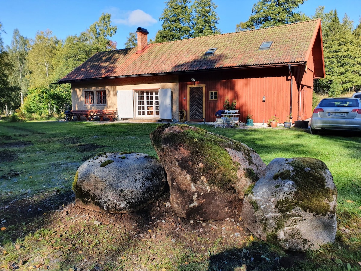 Unikt, naturnära boende i bergslagsbygd