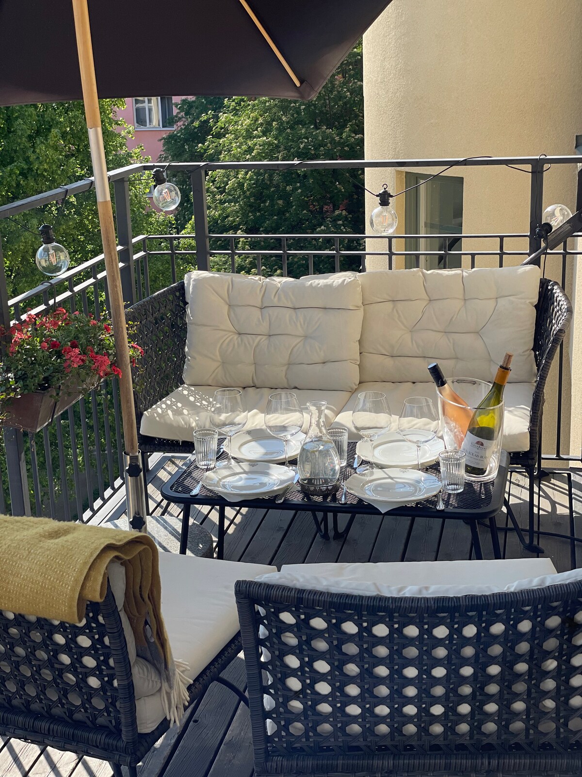 Charming apartment + balcony near Stockholm City
