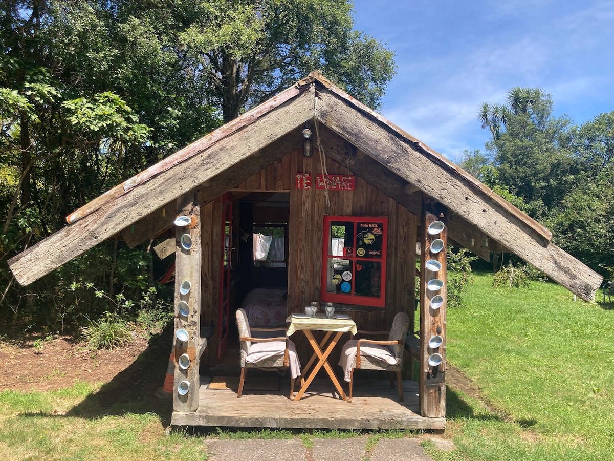 Cabin w/geothermal pool by the lake-no cleaningfee