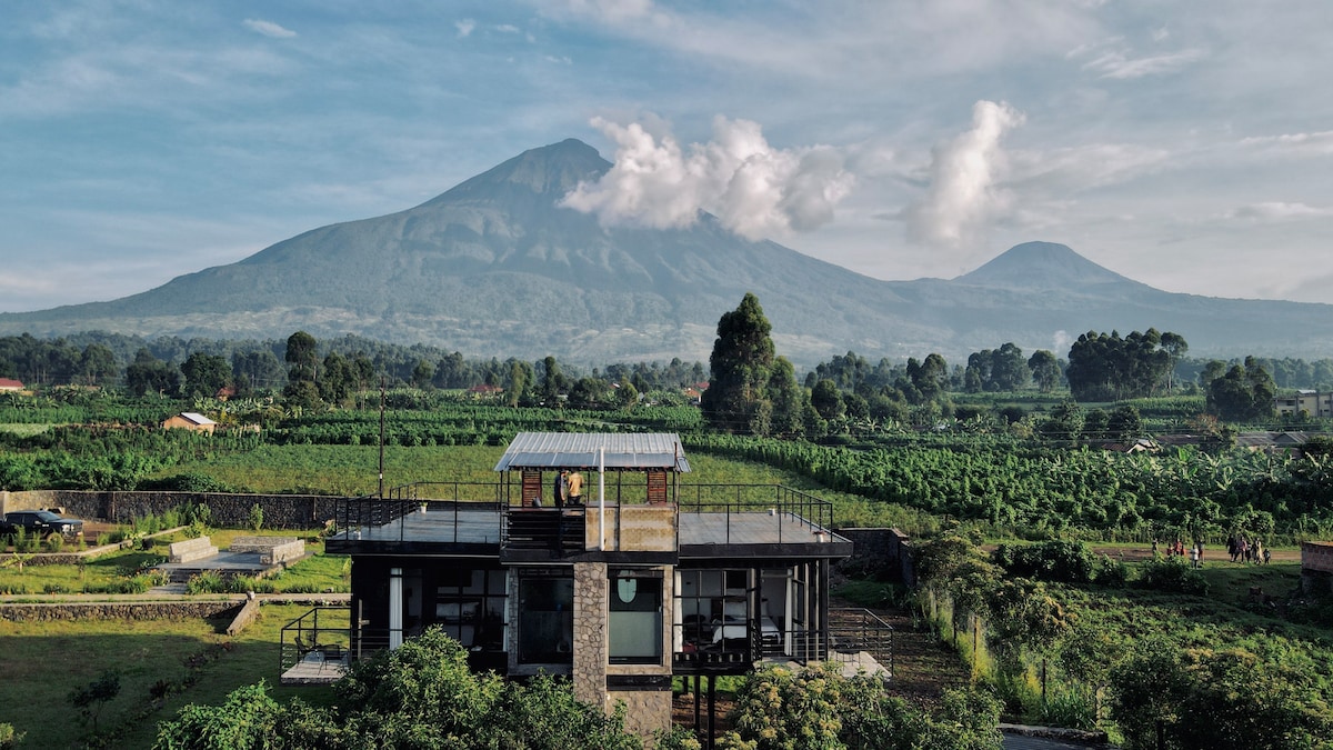 Modern Rustic Container with Breathtaking Views