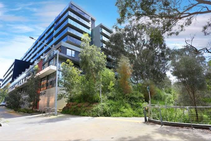 Nestled on the iconic Yarra River Trail