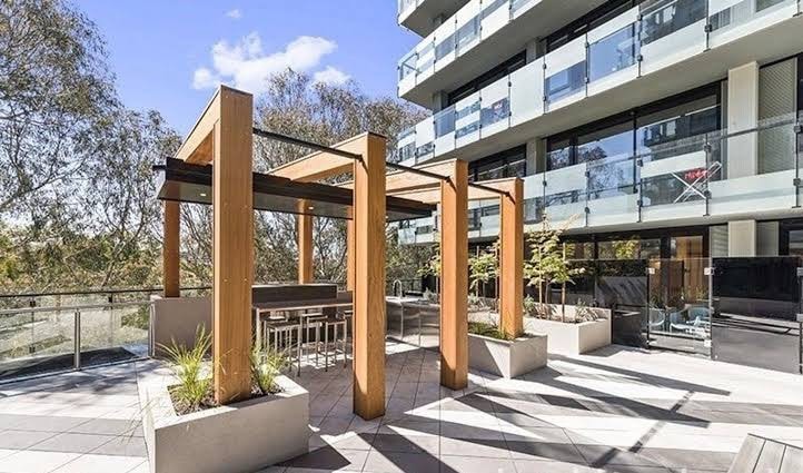 Nestled on the iconic Yarra River Trail