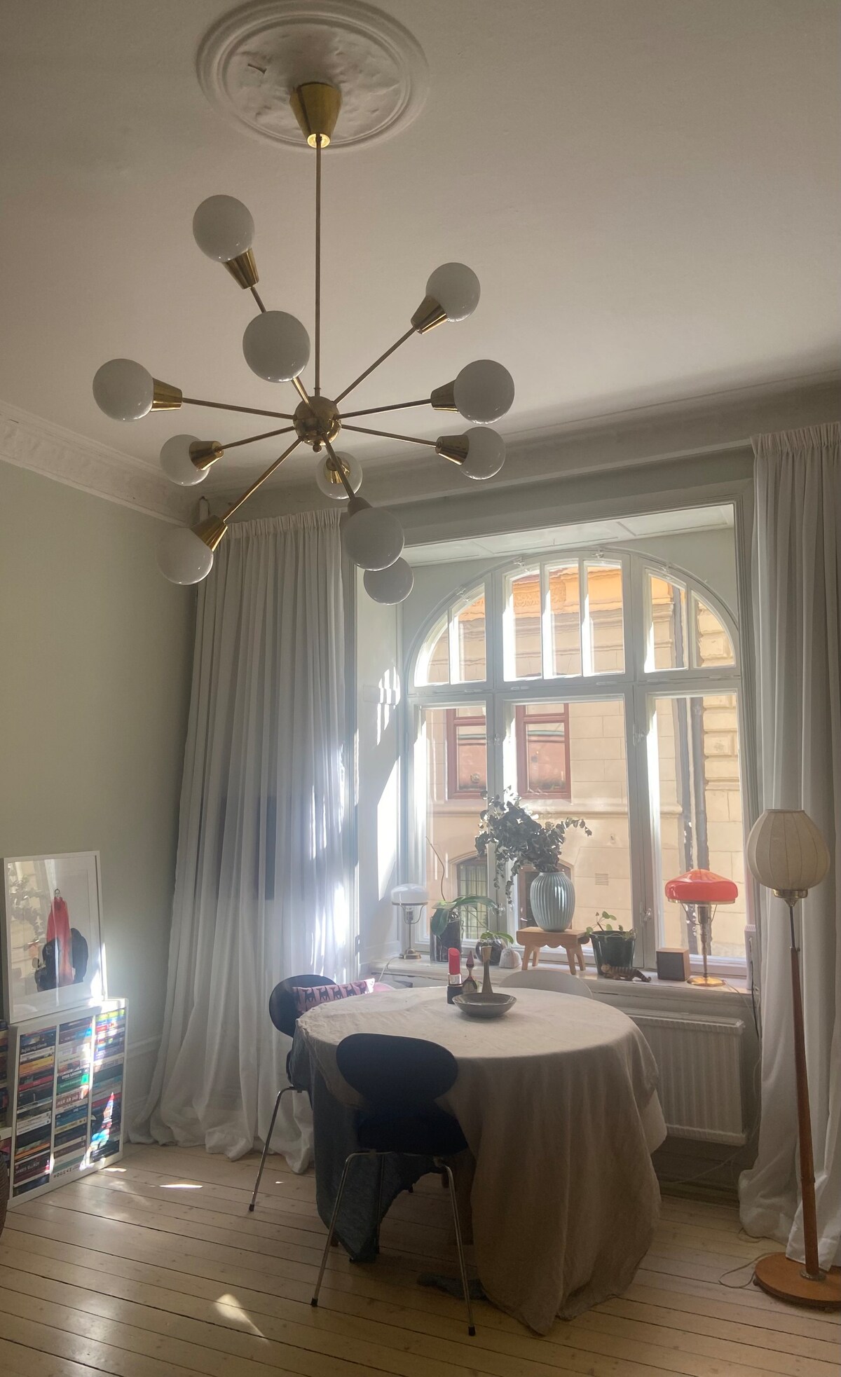 Beautiful old apt with sunny patio at Mariatorget
