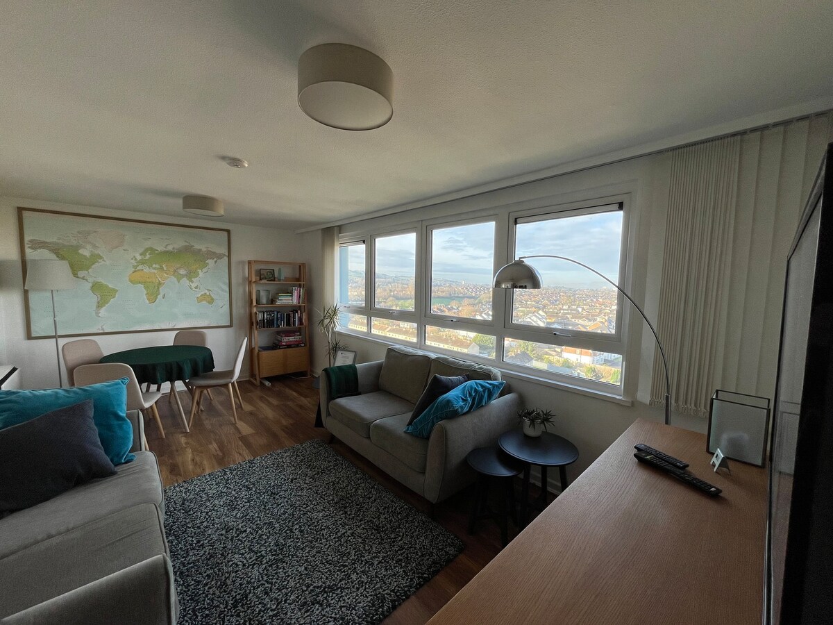 双床公寓。俯瞰贝尔法斯特的美景。