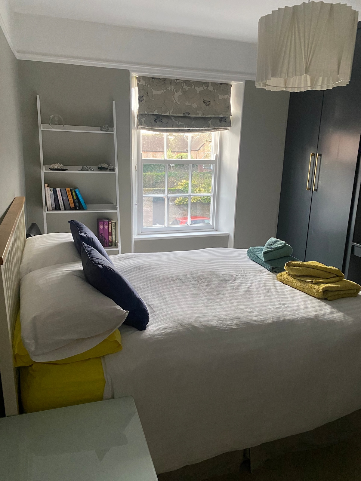 Double room in Georgian house in the town centre