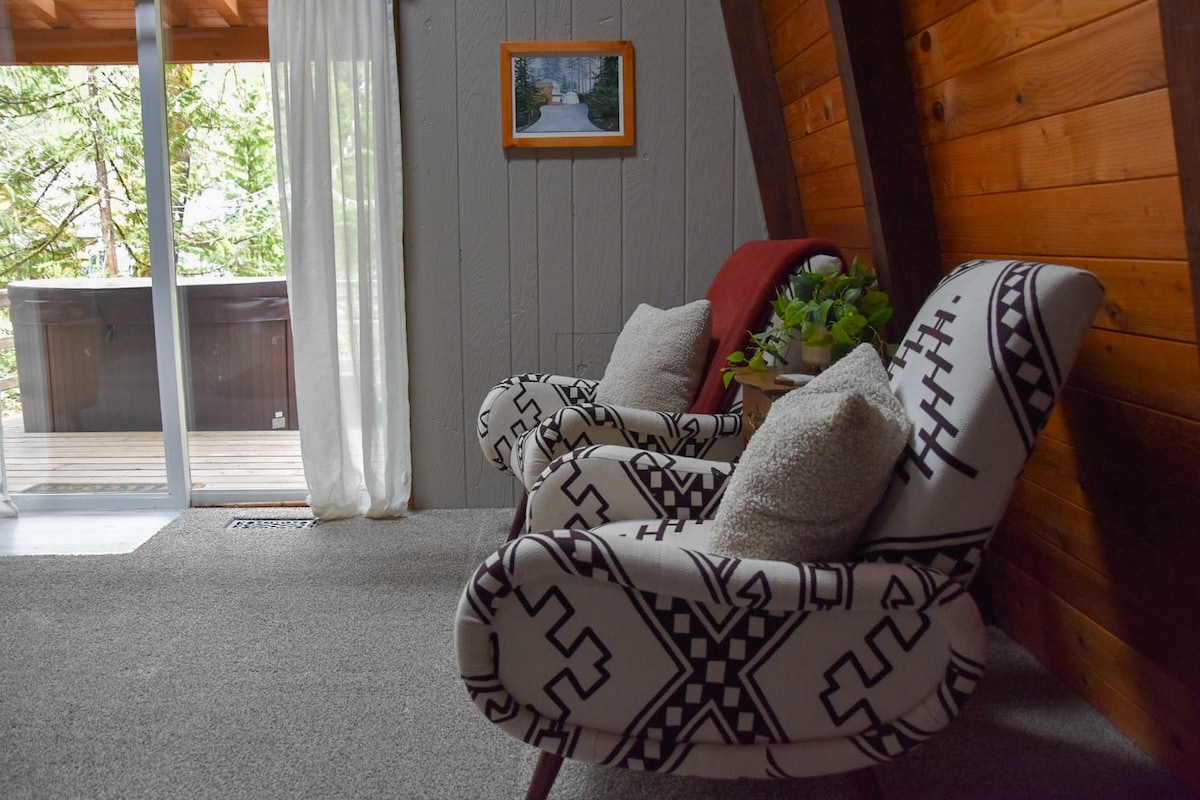 舒适的三卧室木屋，位于杜鹃花