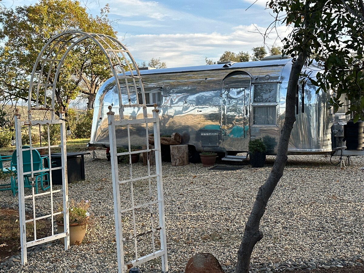 Private Vintage AIRSTREAM: Paradise Farm stay