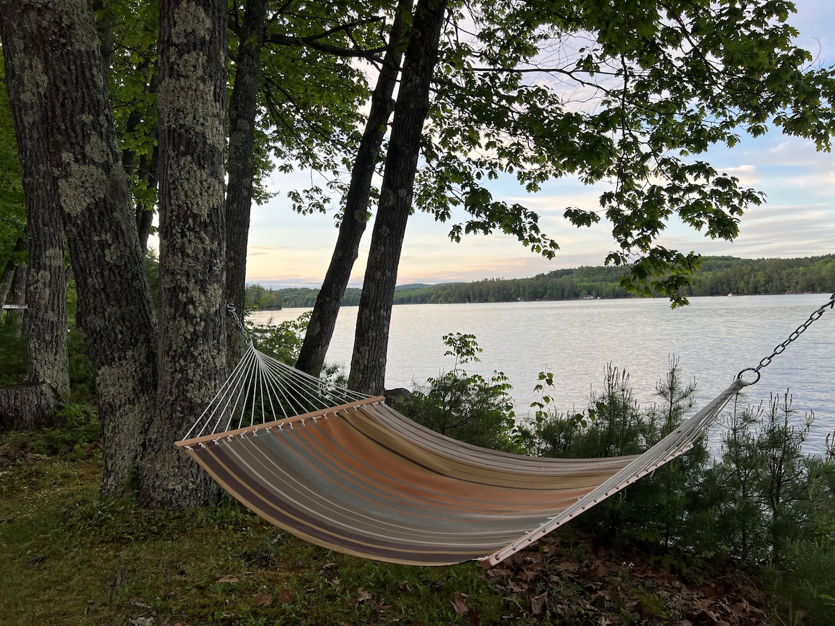 Peaceful 3br lakefront w floating picnic table