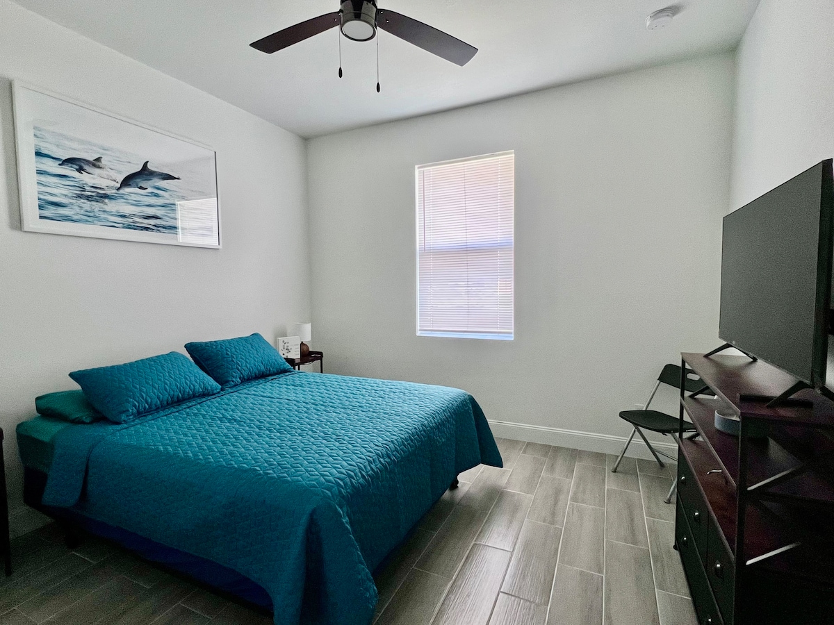 Comfy room in Lehigh Acres