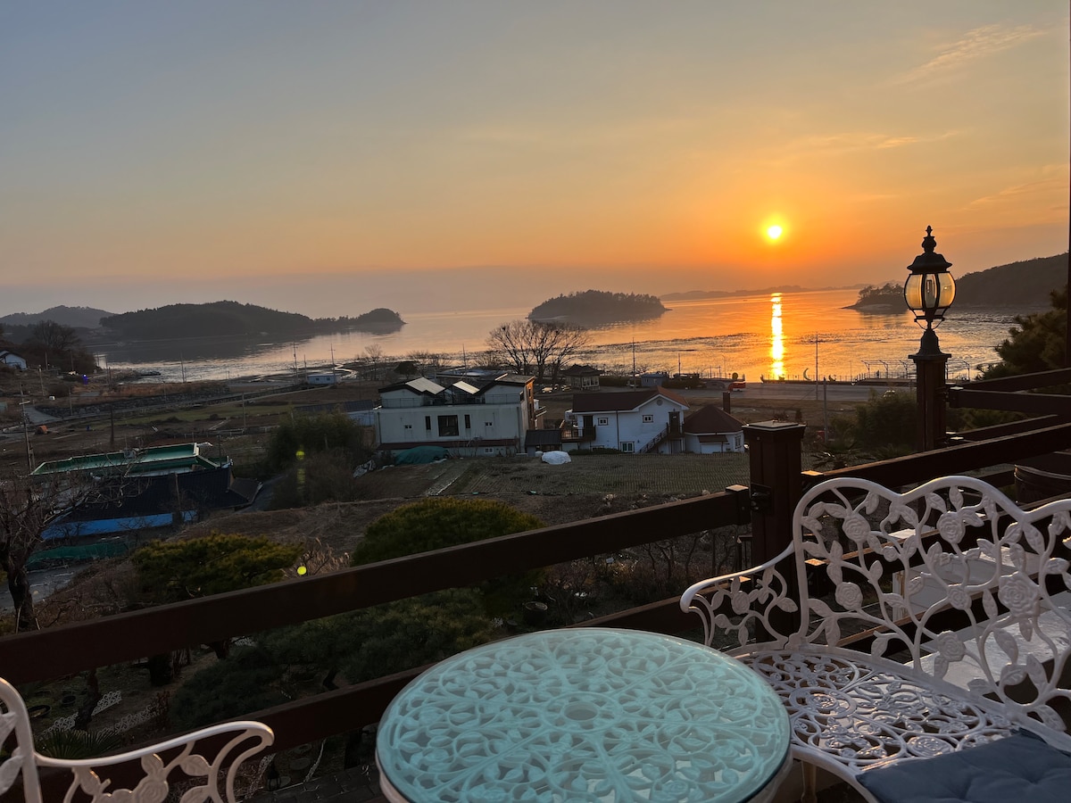 [海景]丽水日落餐厅！ 俯瞰大海的古董私人住宅[68平， 3号房，客厅2号，厕所3]