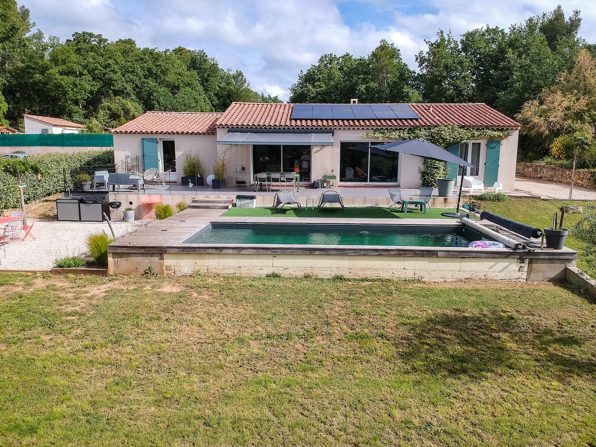 Villa avec piscine au pied de la Sainte Victoire