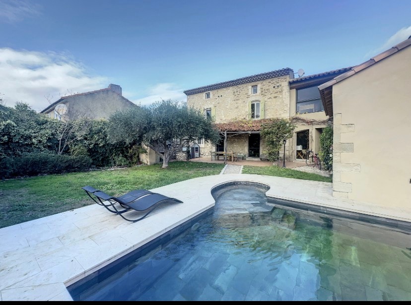 Maison de village avec piscine près d’Avignon