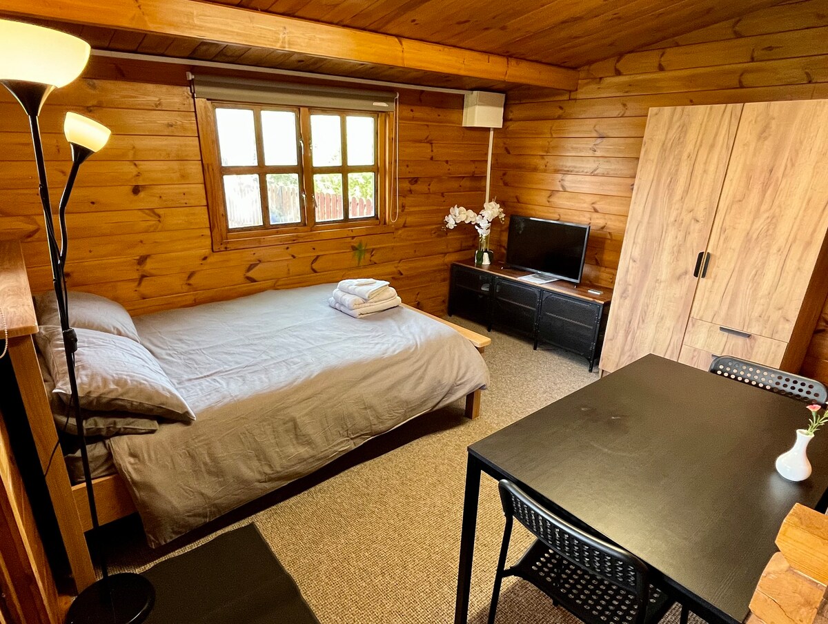 Self catering log cabin 5 mins from Kilkenny City