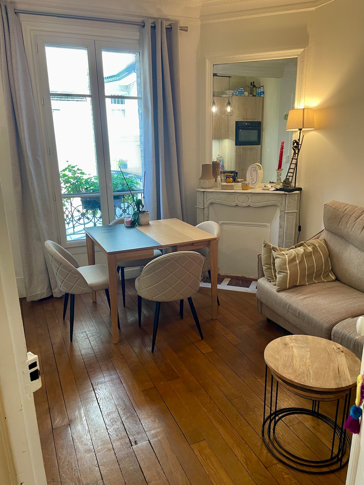 Beautiful sunny flat near Eiffel Tower