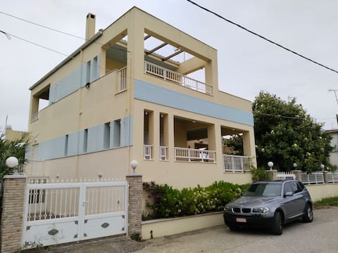 Μοναδική βίλα στην Αιγιαλεία