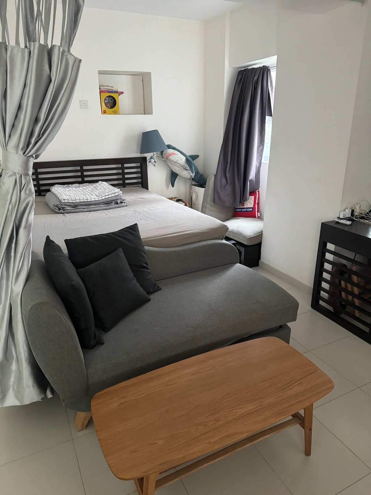 Wanchai cozy shared flat close to MTR Admiralty