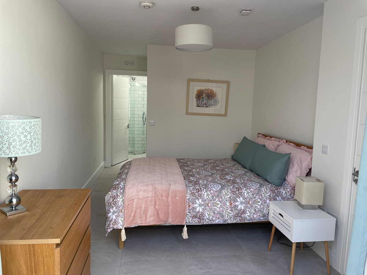 现代风格的2卧室Portobello别墅，配备额外的沙发~床