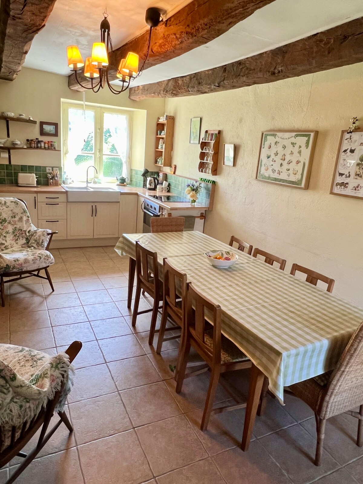 Farmhouse, 5 bedrooms, great location and gardens