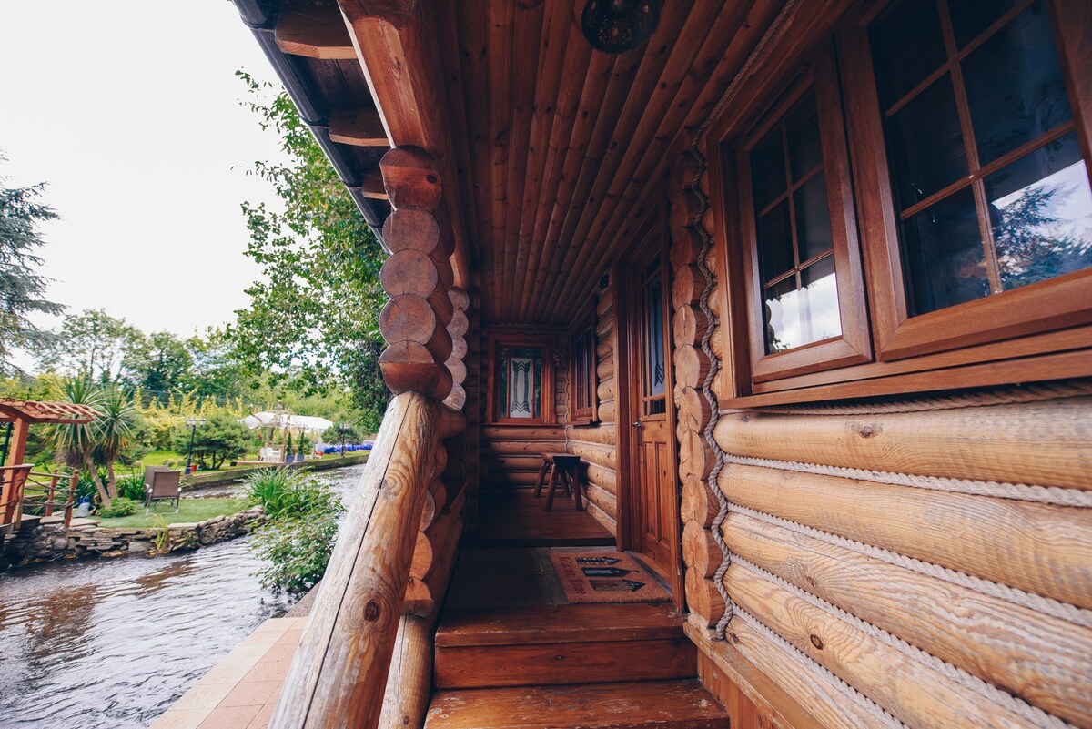 A romantic get - away cabin in Kings Langley