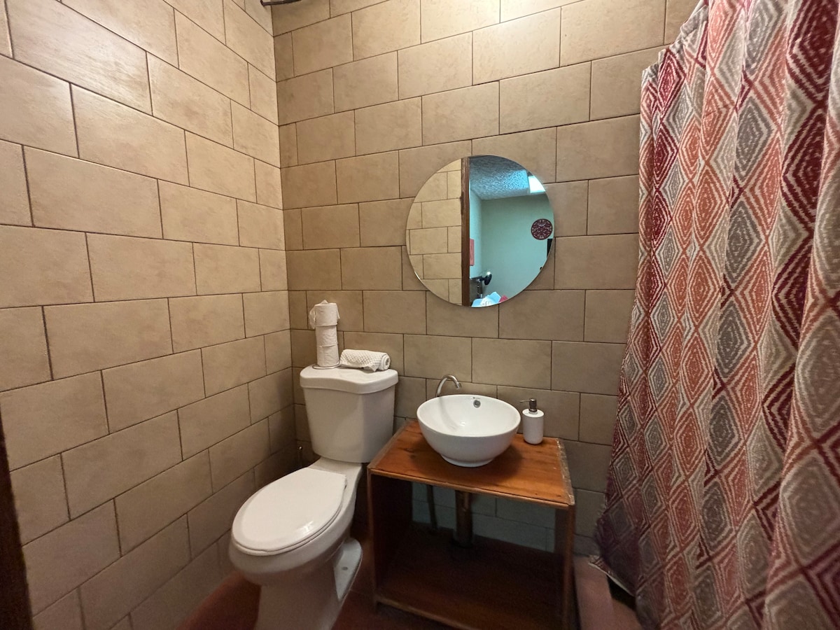 殖民风格公寓浴室/私人小厨房无停车位