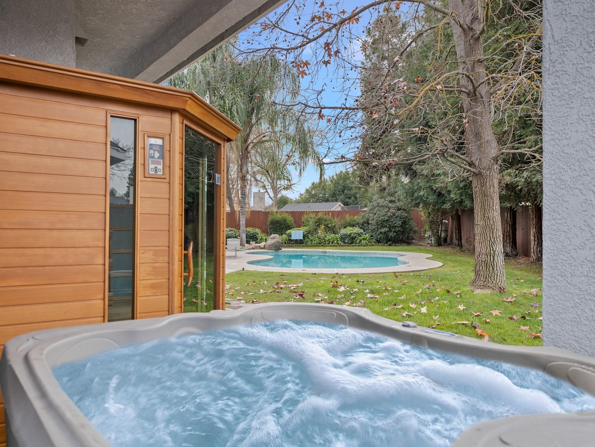 Home oasis w/sauna, jacuzzi, pool & heated gazebo!