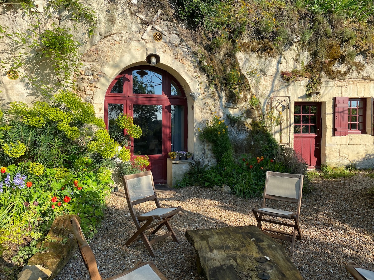 Charmant loft troglodyte dans un village classé