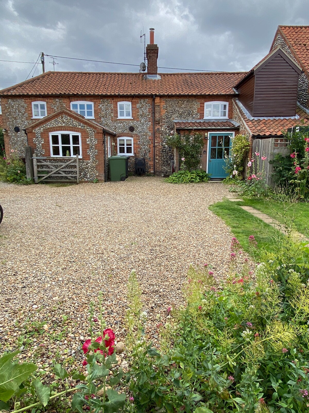 Stunning Cottage sleeps 8 with private pool