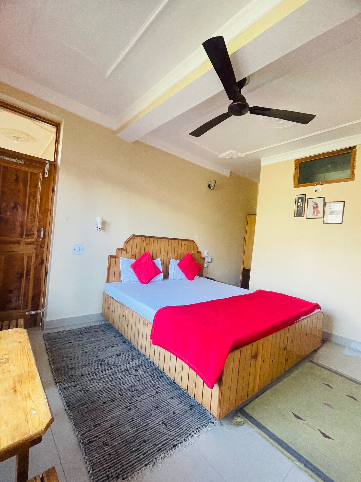 2 bedrooms, kitchen, balcony @ Chanderlata Cottage