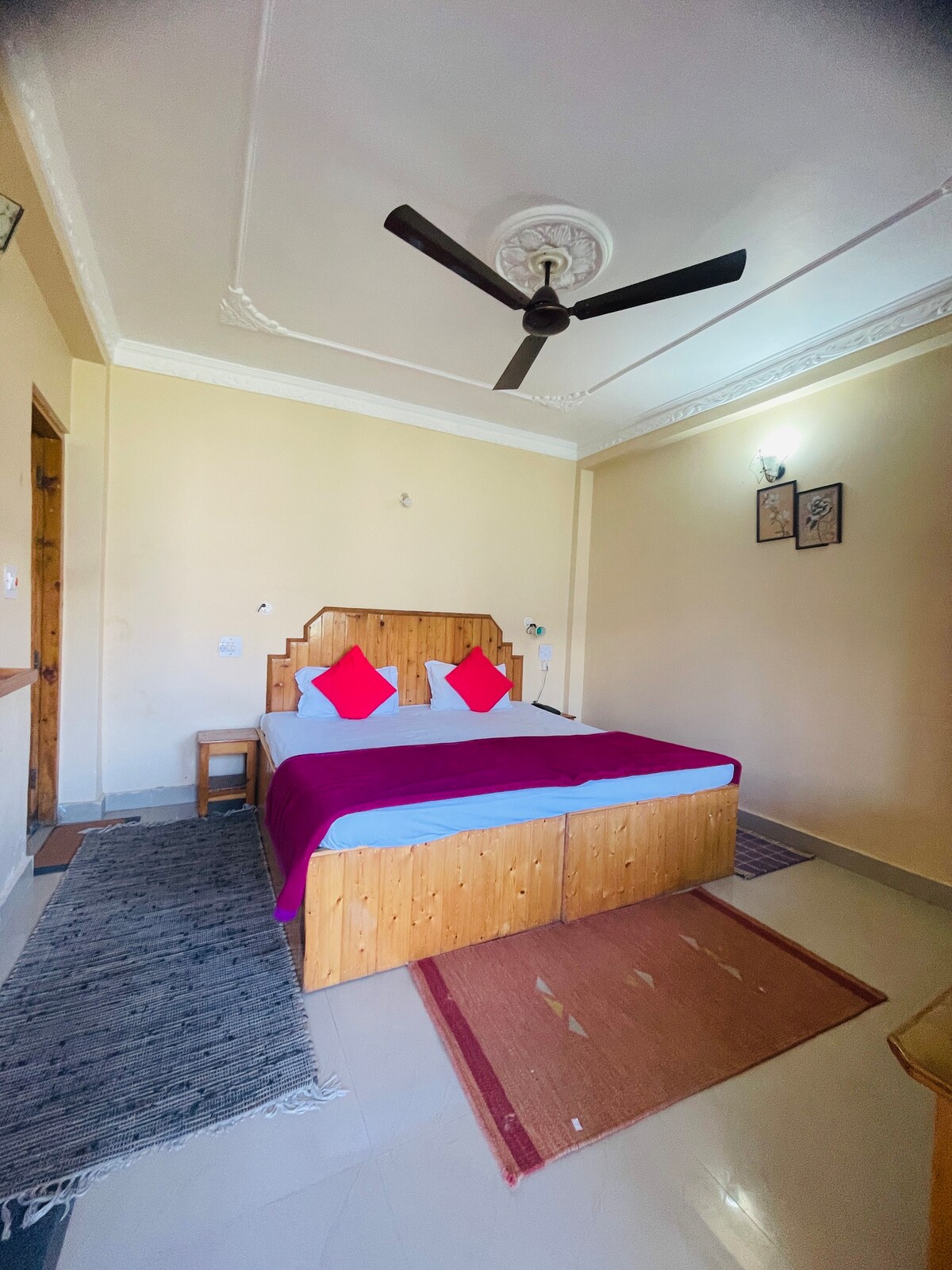 2 bedrooms, kitchen, balcony @ Chanderlata Cottage