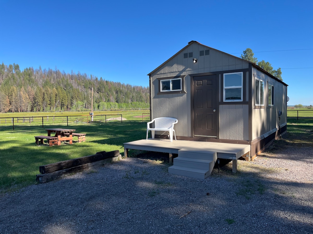 Cowboy Cabin #2 on working ranch near Crater Lake