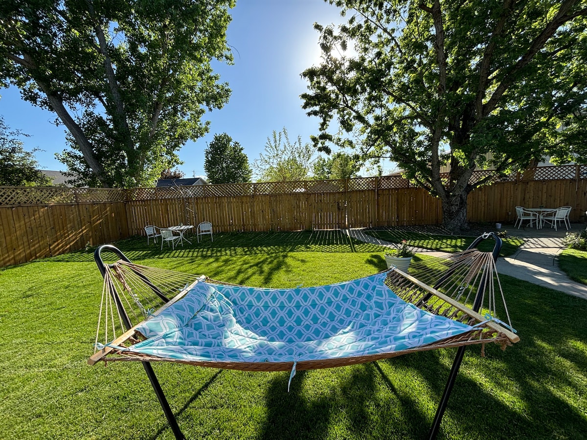 2 Homes+Dining Table for 16 & Hot Tub