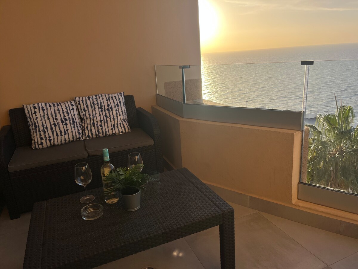 Radazul公寓，带俯瞰大海的露台