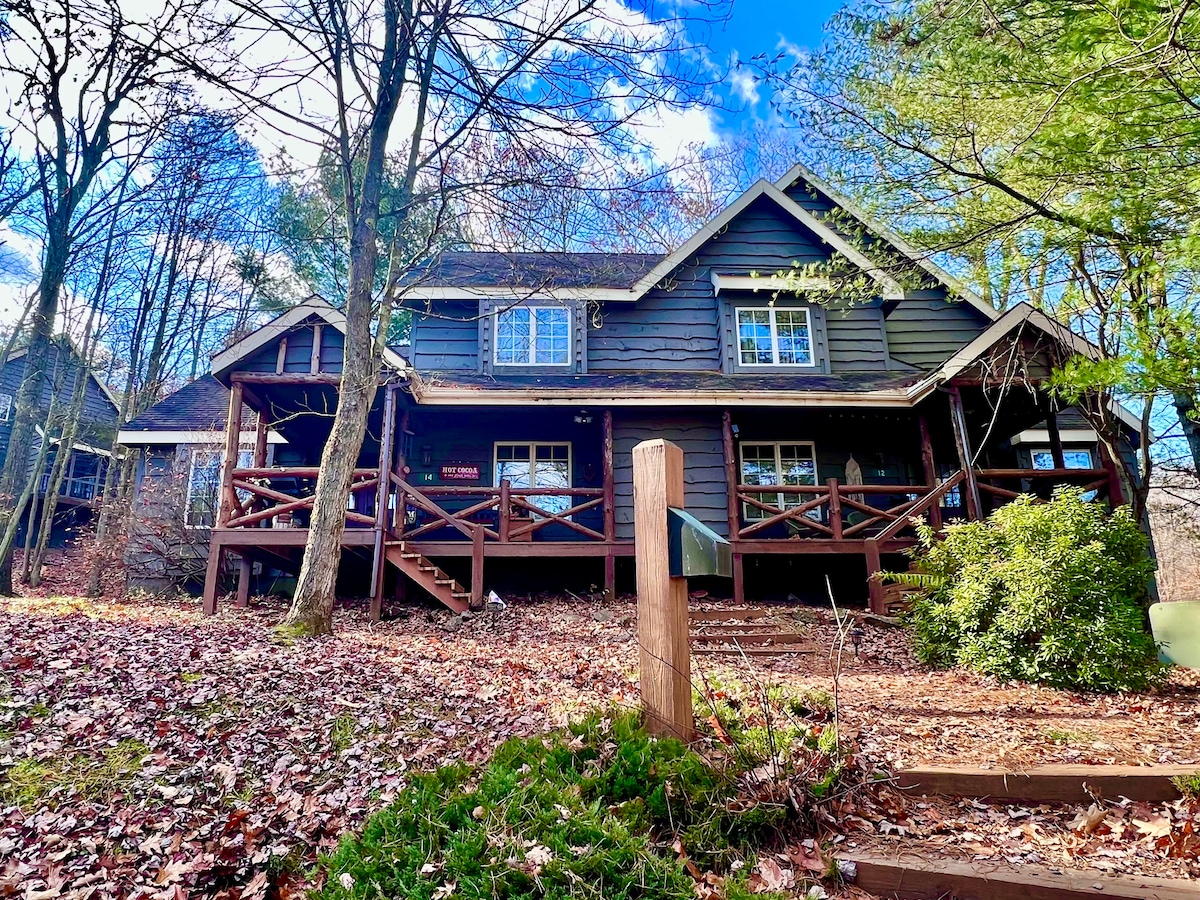 Lake Harmony 4BR/3 Bath Family Fun Pocono Retreat