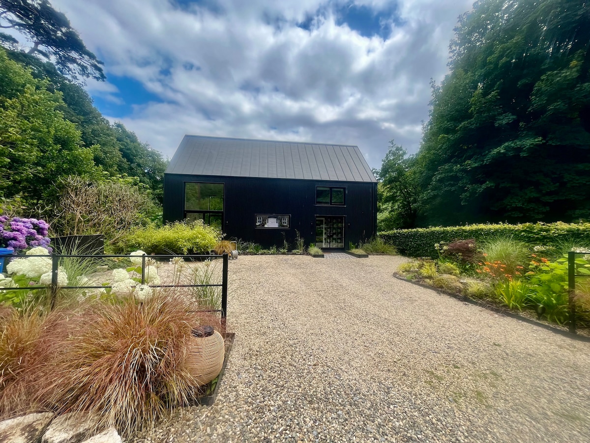 Millstream Barn  in woodland next to beach Kinsale