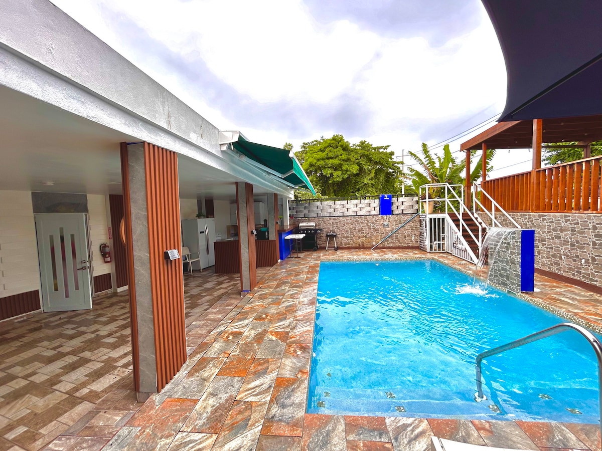 El Yunque客栈，设有私人泳池。25人