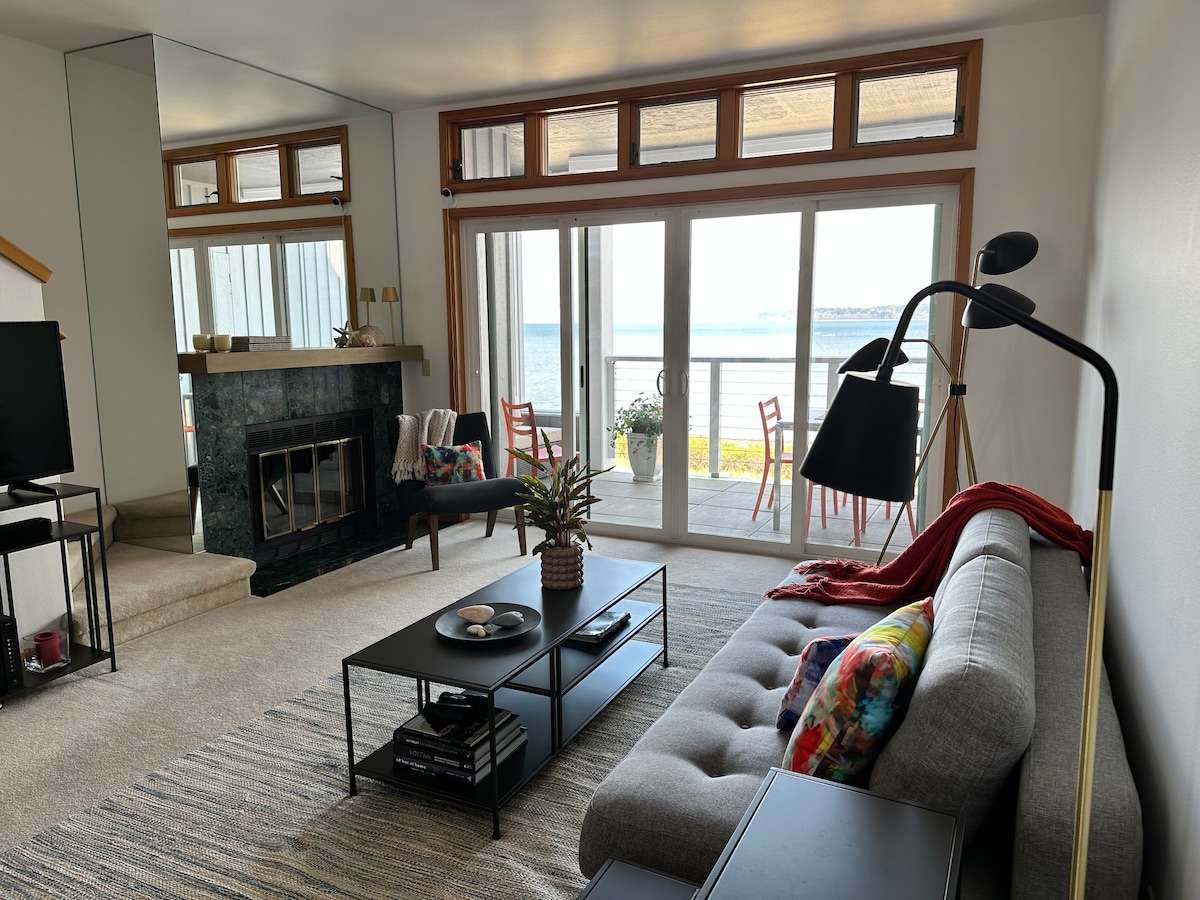 Seaside Oasis: Oceanfront Bliss Condo at Semiahmoo