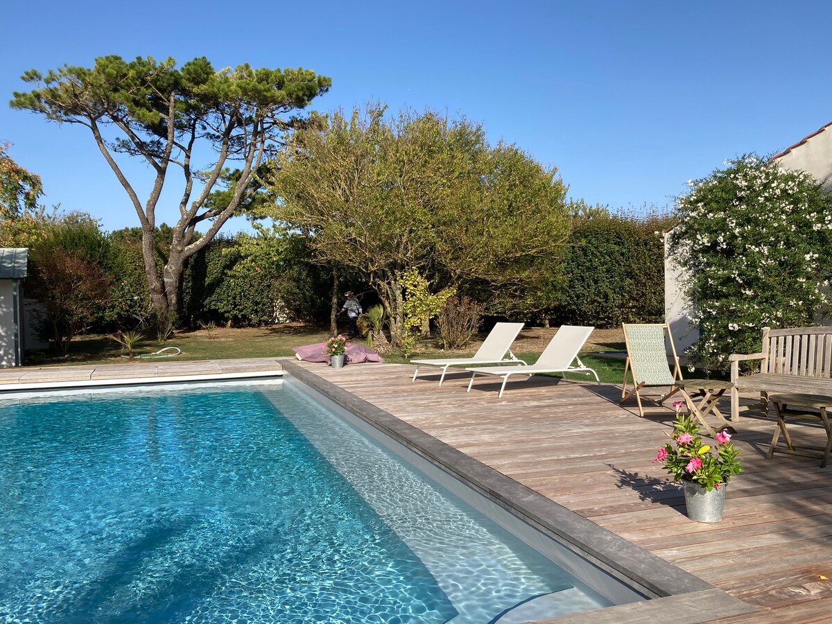 Maison familiale-Piscine-Vue sur mer-Jardin 5000m2