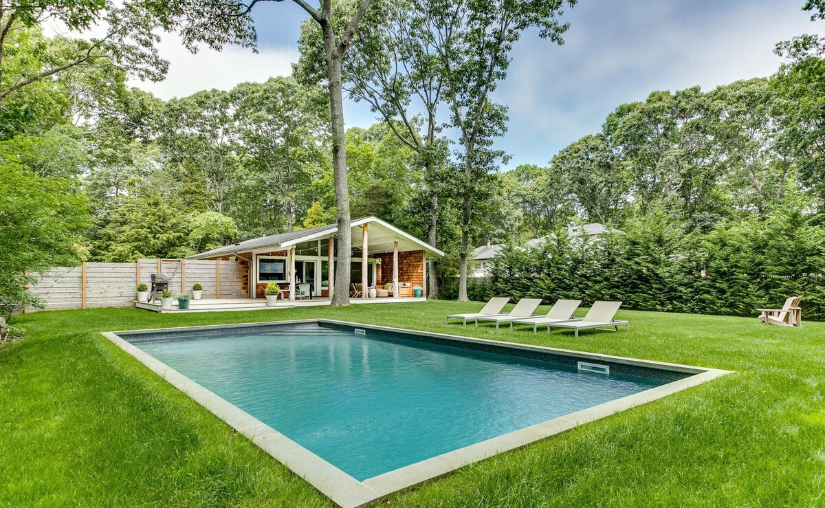 Chic East Hampton Bungalow