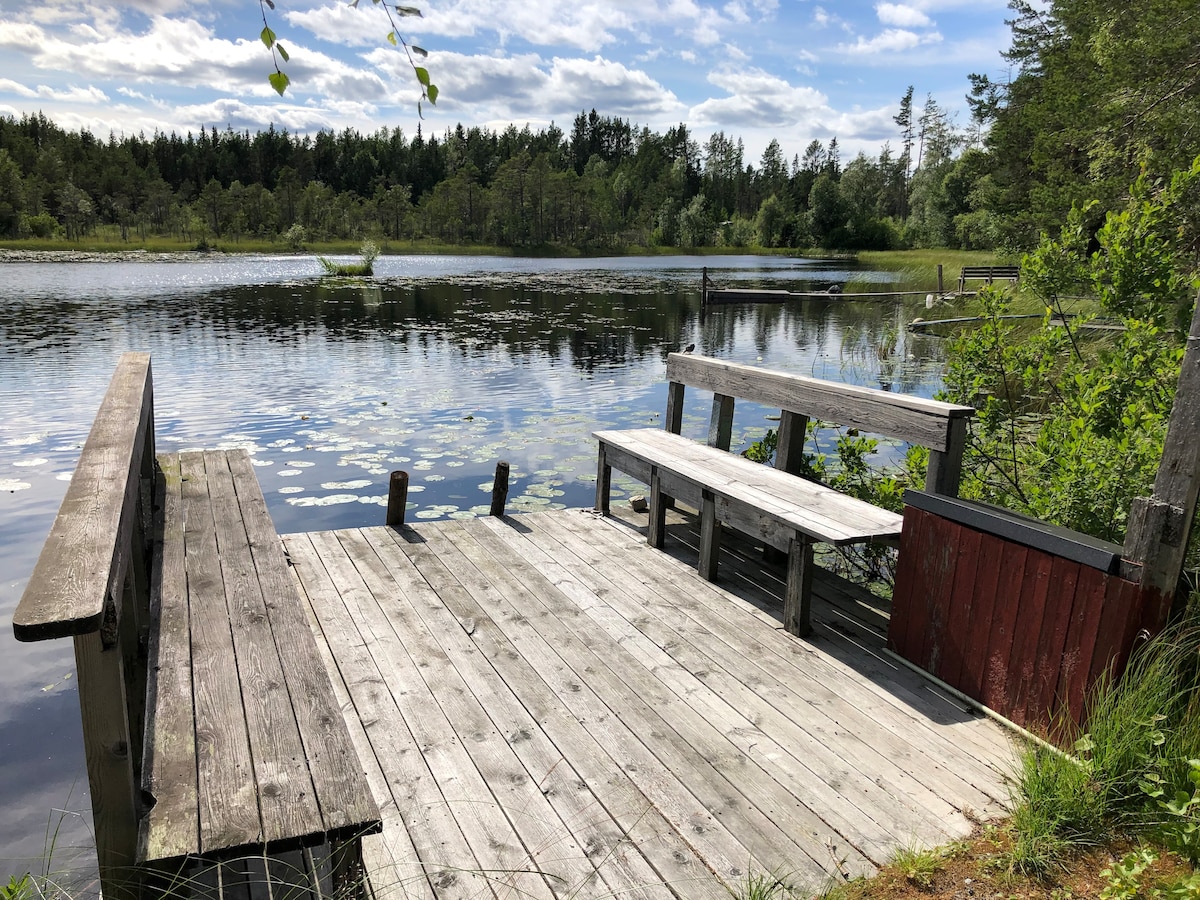 Trevlig liten stuga, mellan hav och tjärn.