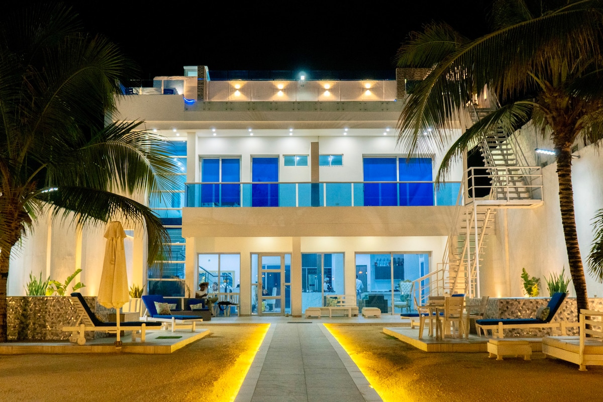Exclusive beachfront mansion 6 BD
