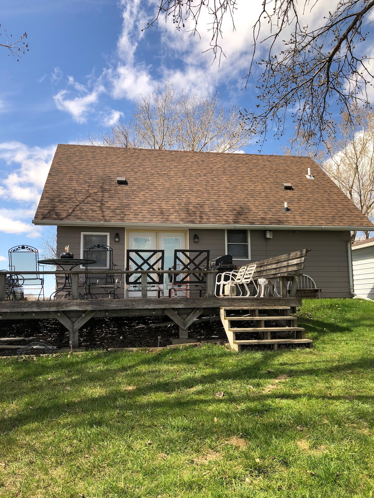 Cottage on the Lake