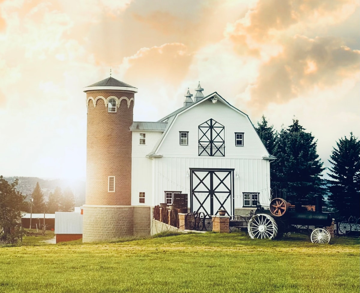 GreenBluff Unique Barn. Amazing Views, Playground