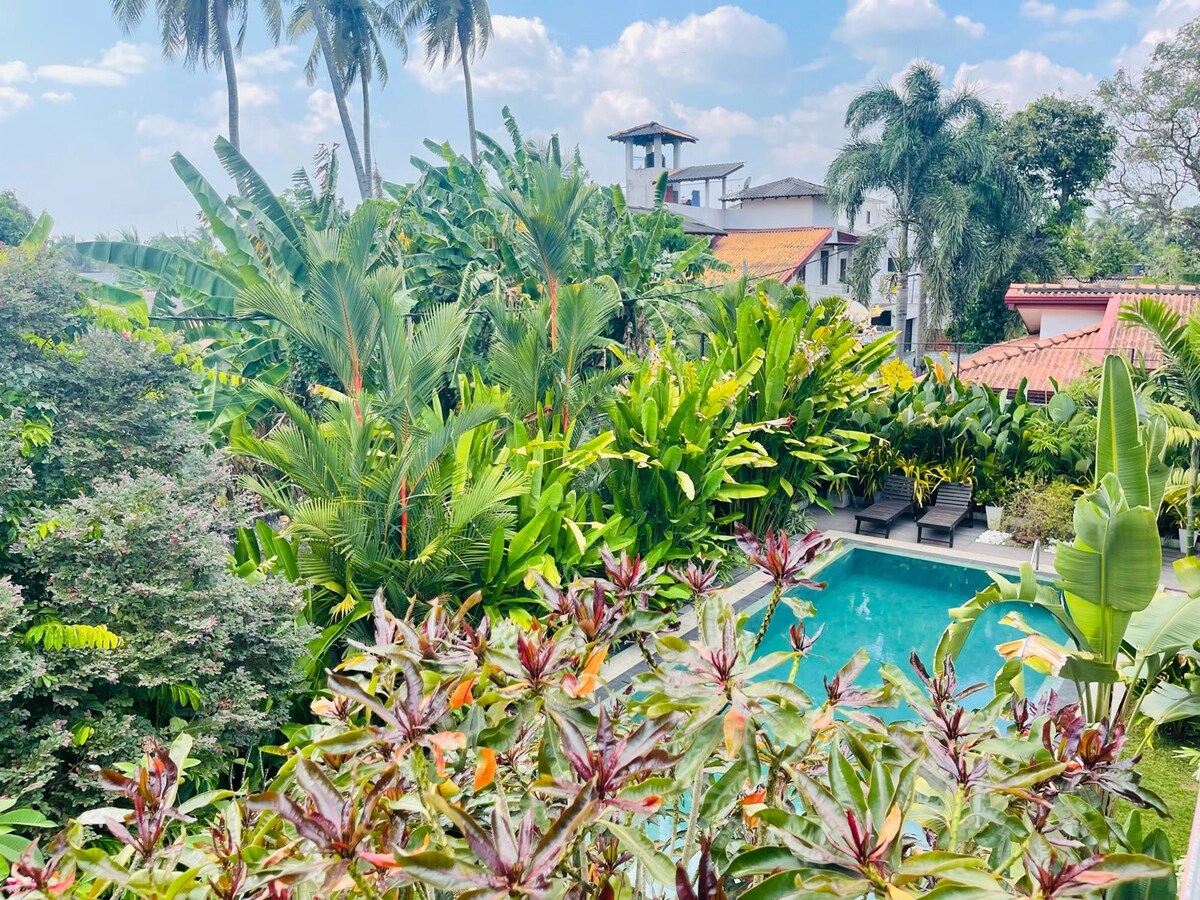 Beautiful Villa 
Colombo North, Pool, Airport