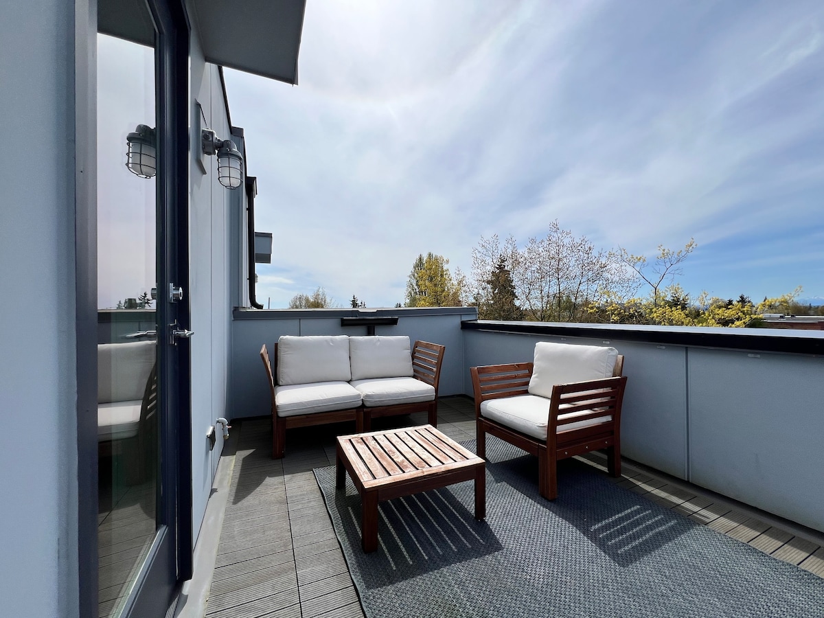 Luxury Rooftop Townhome | Mountain Views | AC